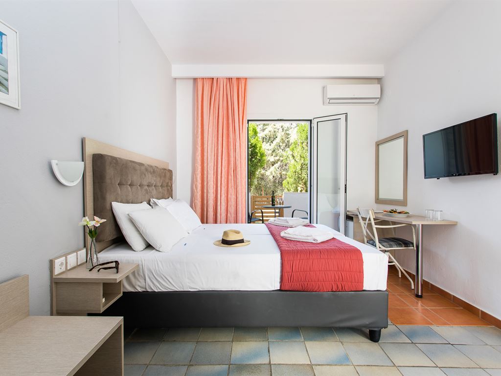 Coral Blue hotel Gerakini (1)