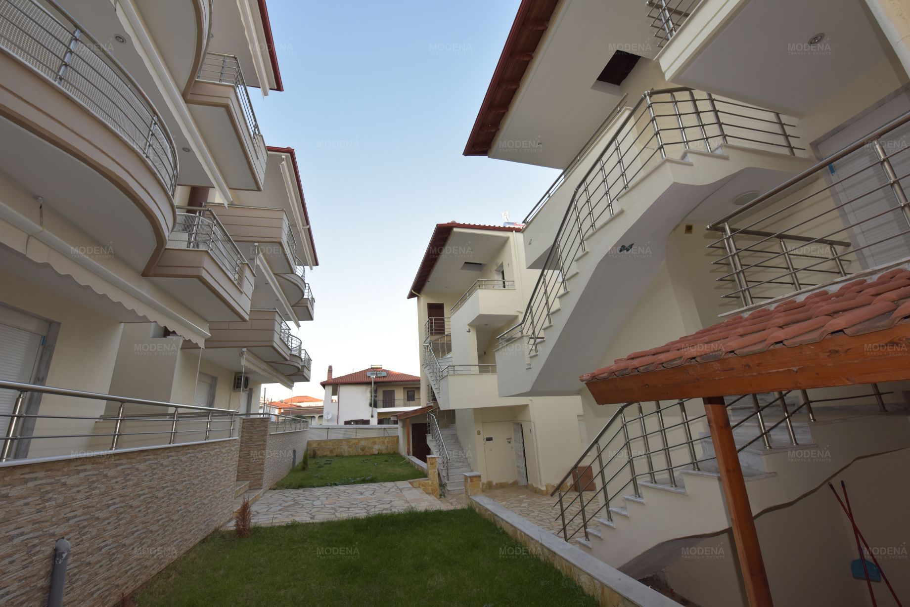 Kostas i Despina, Nea Flogita (13)