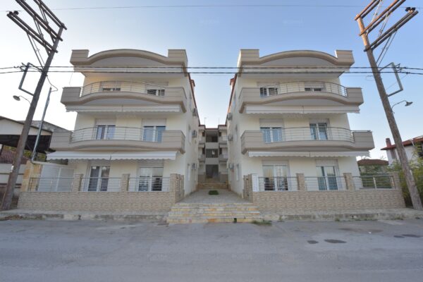 Kostas i Despina, Nea Flogita (2)