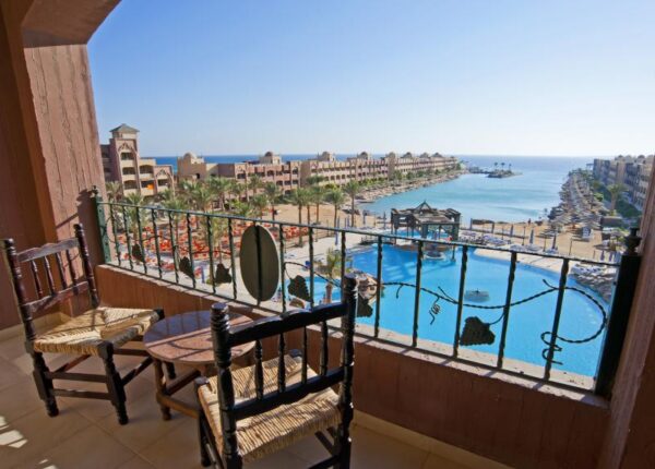 SUNNY-DAYS-EL-PALACIO-RESORT- (18)