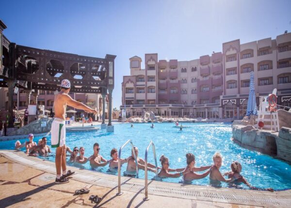 SUNNY-DAYS-EL-PALACIO-RESORT- (20)