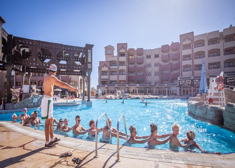 SUNNY-DAYS-EL-PALACIO-RESORT- (20)