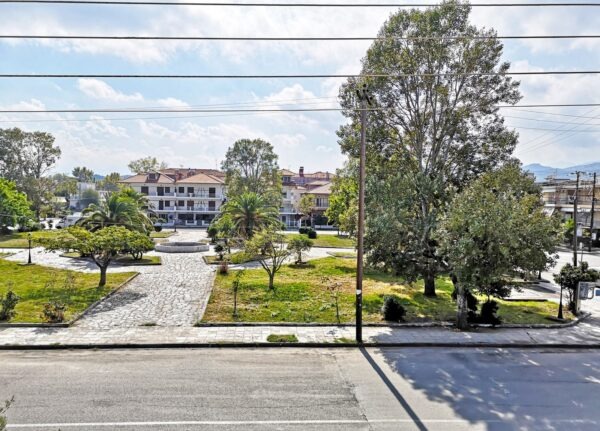 Grcka-Nei-Pori-Mara-pogled-na-park