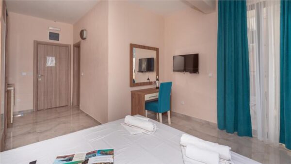 Lara Lux, Čanj (17)