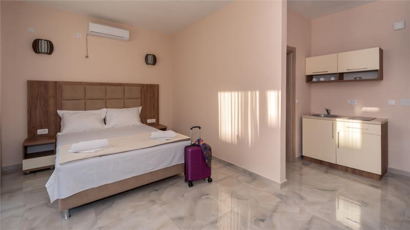 Lara Lux, Čanj (22)